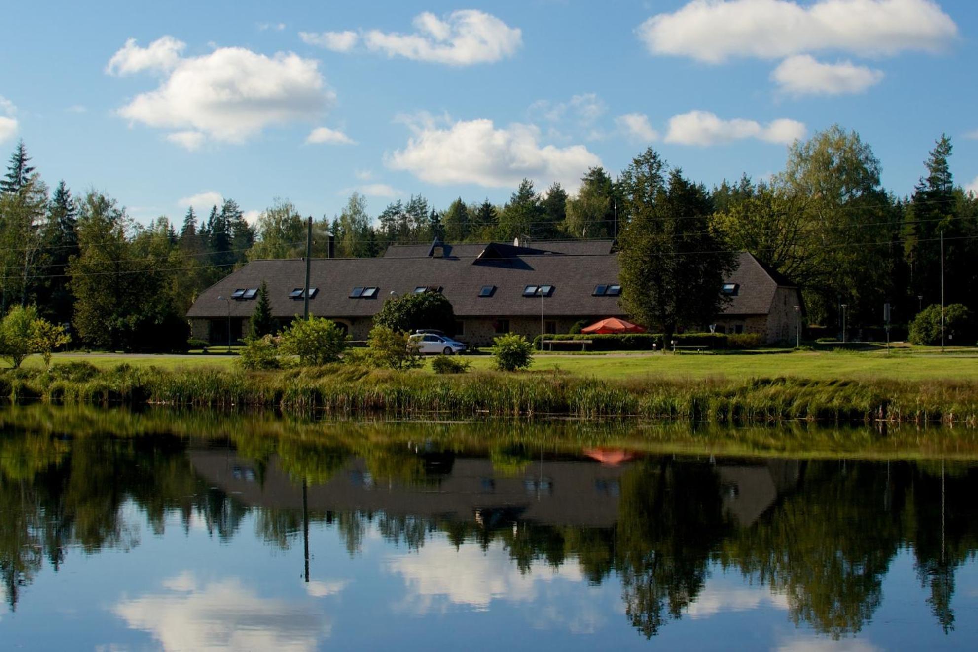 Smeceres krogs Hotel Madona Eksteriør billede